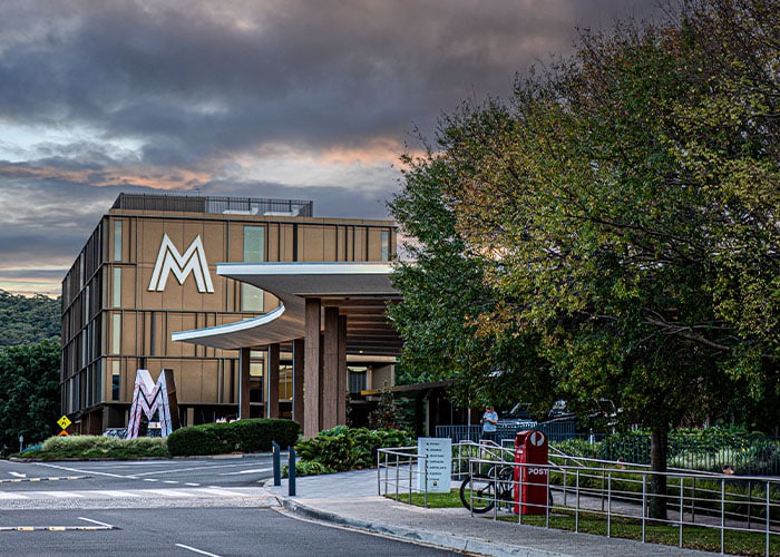 A view of Mingara Recreation Club's main entry, with Encore by Mingara (hotel) in the background